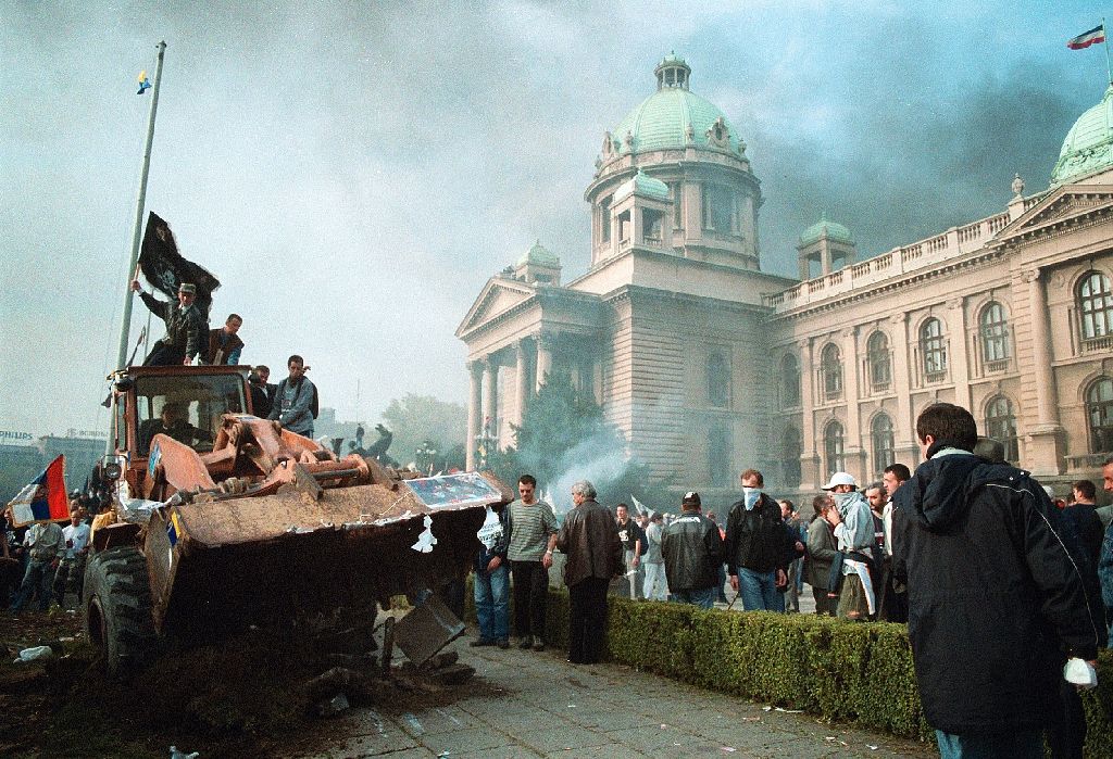 Serbian puskutraktorivallankumous vuonna 2000